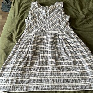 Neiman Marcus Black and White A-Line Midi Dress